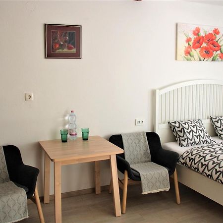 Pink House Studio Любляна Экстерьер фото